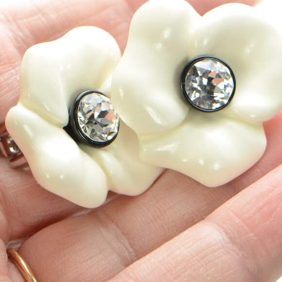 Kenneth Jay Lane KJL White Flower Clip-on Earrings - Picture 5 of 5